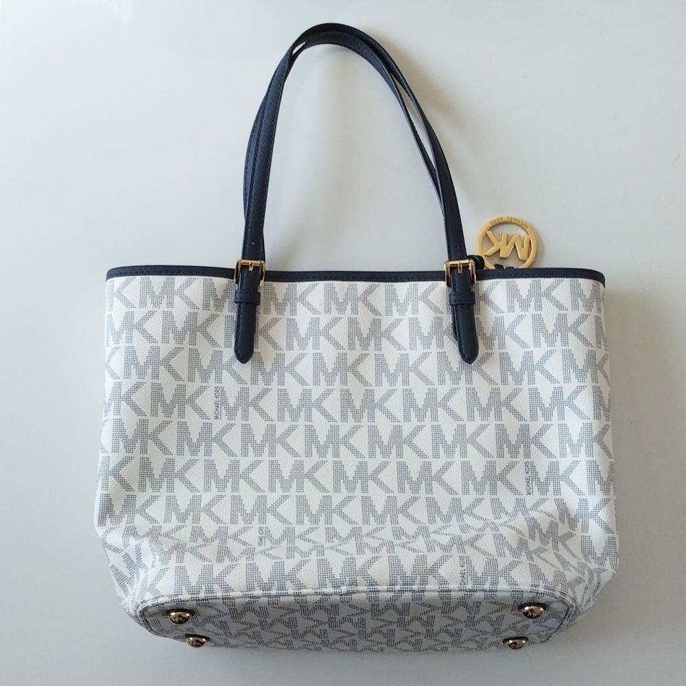 CHEAP PRICE! WOW! Michael Kors Purse - Picture 2 of 6